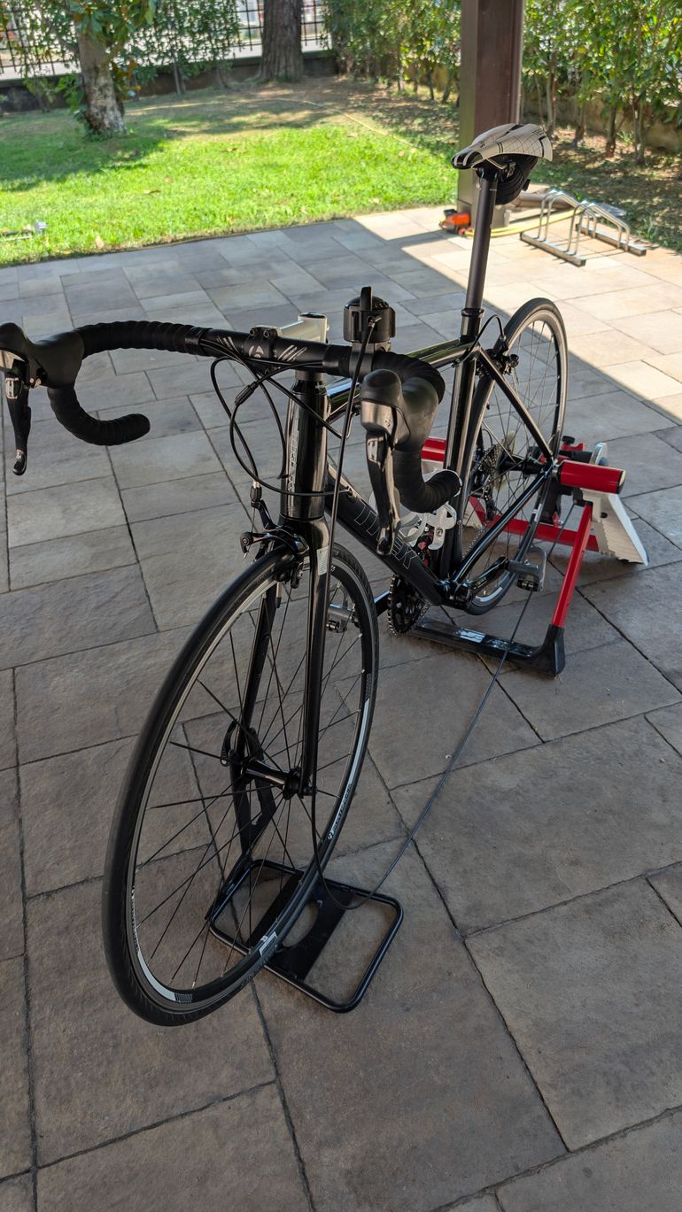 Trek Madone 2.1 2015 Road & Gravel usato, Nero — immagine 5 di 10