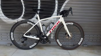 Tweedehands Trek Domane Shimano Ultegra Di2 2023 Road & Gravel — afbeelding 2 van 5