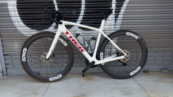 Trek Domane Shimano Ultegra Di2 2023 Road & Gravel usato