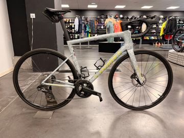 Specialized S-Works Tarmac SL8 58 Sea/lqd/teamyt 2025 Road & Gravel usato