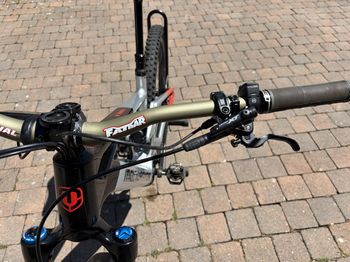 Mondraker DUNE R 2024 2024 Mountainbike de segunda mano, Negro — imagen 6 de 7