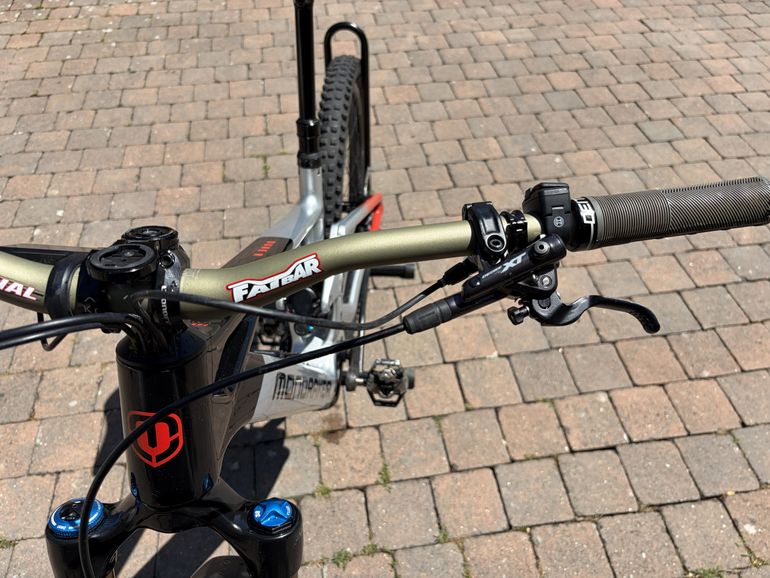 Mondraker DUNE R 2024 2024 Mountainbike de segunda mano, Negro — imagen 6 de 7