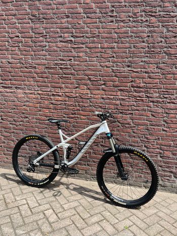 Canyon Spectral SRAM GX Eagle 2018 Mountainbike usato, Grigio chiaro — immagine 7 di 11