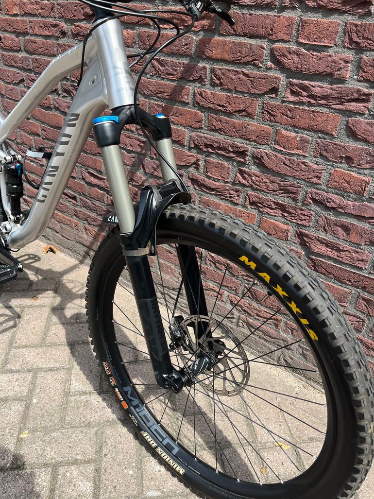 Canyon Spectral SRAM GX Eagle 2018 Mountainbike usato, Grigio chiaro — immagine 8 di 11