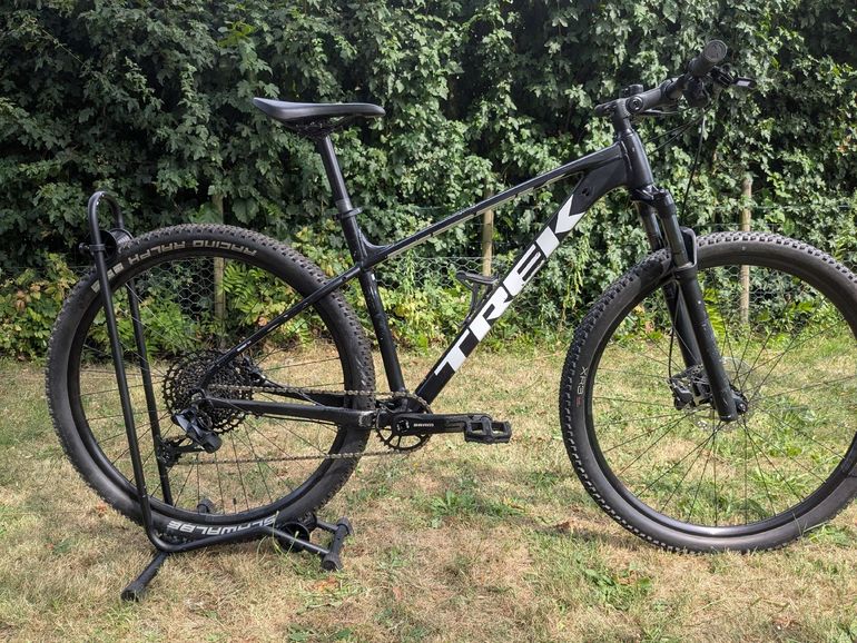 Trek X-Caliber 8 2020 2020 Mountainbike usato, Nero — immagine 2 di 12