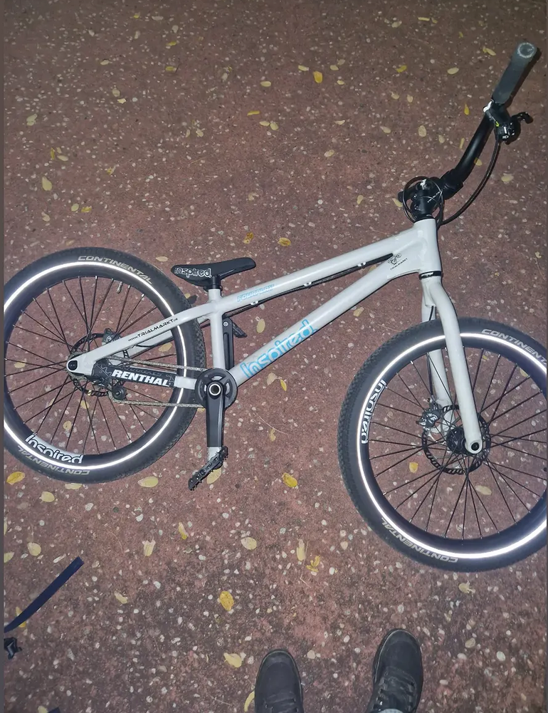 Inspired Fourplay Pro 2022 Mountainbike de segunda mano, Blanco — imagen 2 de 3
