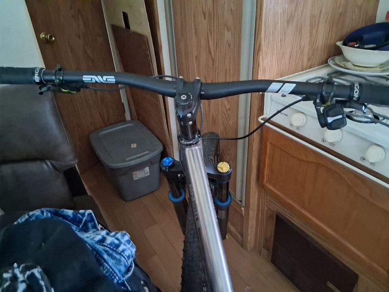 Used Lightspeed pinhoti 111 Custom SRAM XX1 Eagle AXS 2025 Mountainbike, Light Gray — image 4 of 4