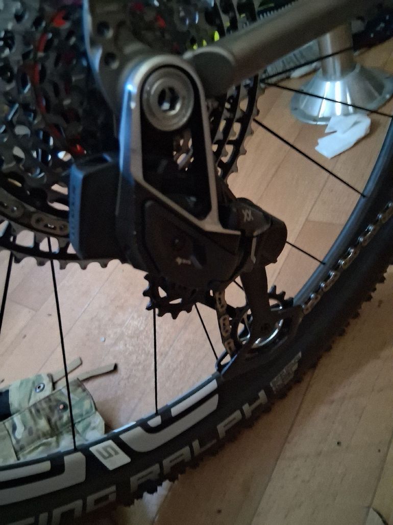 Used Lightspeed pinhoti 111 Custom SRAM XX1 Eagle AXS 2025 Mountainbike, Light Gray — image 3 of 4
