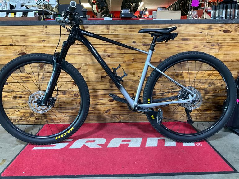 Used Cannondale Trail SE 4 2022 2022 Mountainbike, Black — image 2 of 9