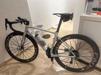 Käytetty Giant TCR Advanced Pro Disc 0 Di2 2023 2023 Road & Gravel