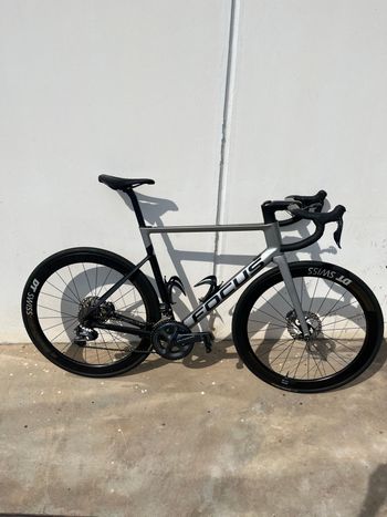 Käytetty Focus IZALCO MAX DISC 8.8 2020 2020 Road & Gravel