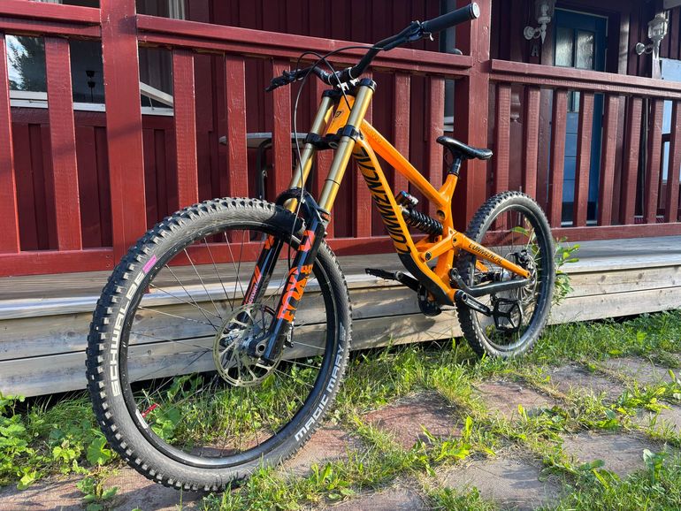 Commencal FURIOUS RACE 2019 2019 Mountainbike usato, Arancione — immagine 2 di 4
