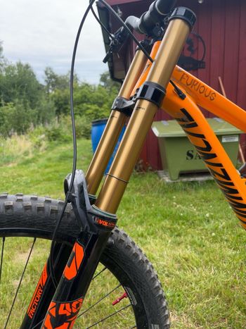 Commencal FURIOUS RACE 2019 2019 Mountainbike usato, Arancione — immagine 4 di 4
