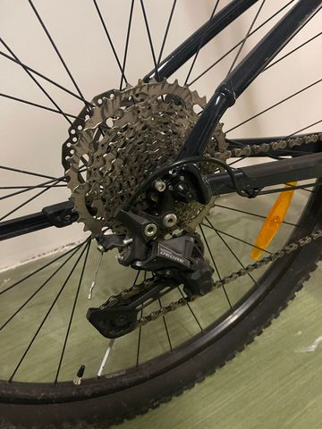Used Trek Marlin 7 Custom Shimano Deore 2020 Mountainbike, Blue — image 3 of 4