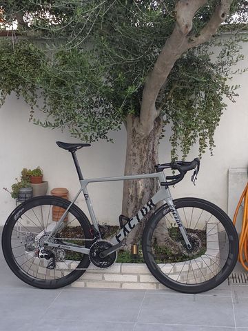 Used Factor O2 - SRAM Red 2025 2025 Road & Gravel