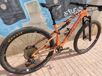 Used Specialized Epic Comp 2022 2022 Mountainbike, Orange, 29 — image 2 of 5