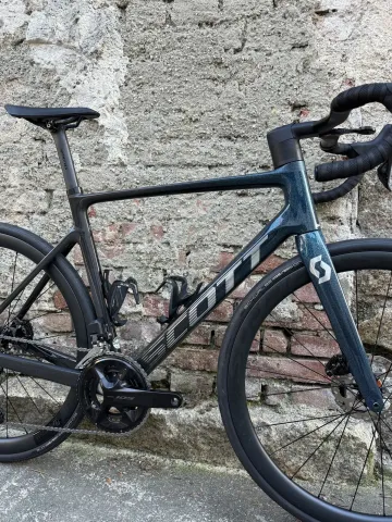 Tweedehands Scott Addict RC Shimano 105 Di2 2024 Road & Gravel — afbeelding 2 van 7