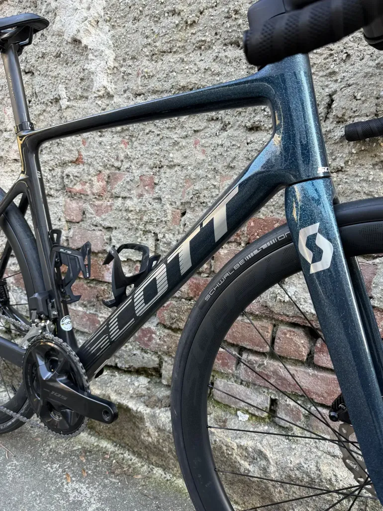 Gebrauchtes Scott Addict RC Shimano 105 Di2 2024 Road & Gravel, Blau — Bild 3 von 7