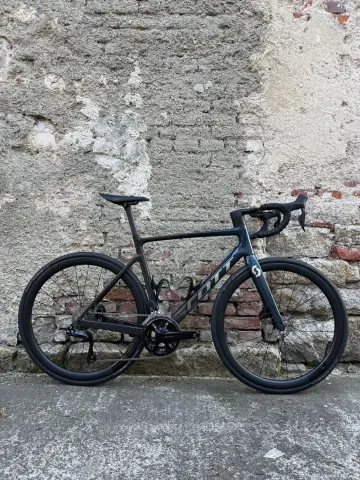 Used Scott Addict RC Shimano 105 Di2 2024 Road & Gravel