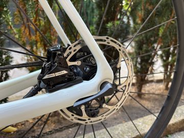 Used Stevens Izoard Pro Disc 2023 2023 Road & Gravel, White — image 8 of 13