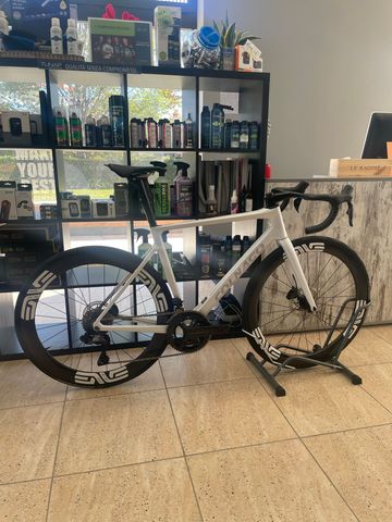 Used Colnago V4Rs Disc Ultegra Di2 8100 w/Fulcrum Racing Wind 400 Wheels 2024 Frameset 2024 Road & Gravel