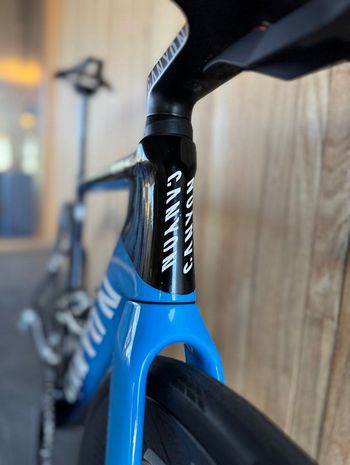 Canyon Aeroad CFR Disc eTap 2023 2023 Road & Gravel usato, Blu — immagine 4 di 6
