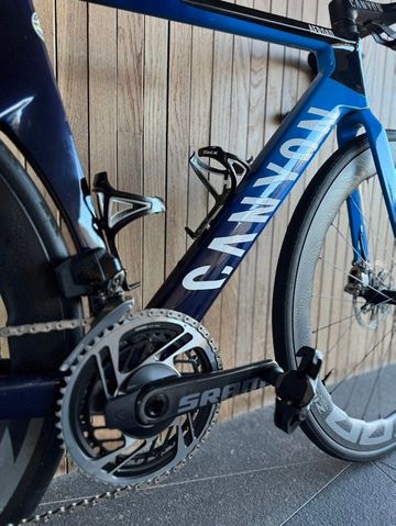 Używany Canyon Aeroad CFR Disc eTap 2023 2023 Road & Gravel — zdjęcie 2 z 6