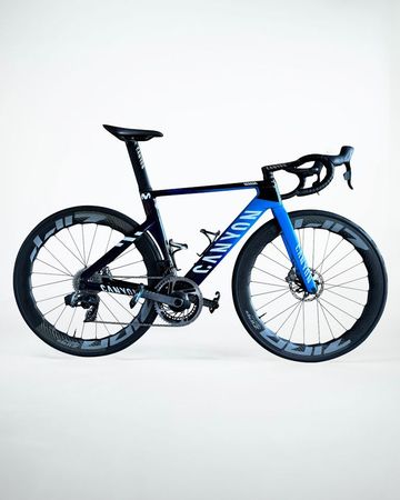 Używany Canyon Aeroad CFR Disc eTap 2023 2023 Road & Gravel — zdjęcie 1 z 6
