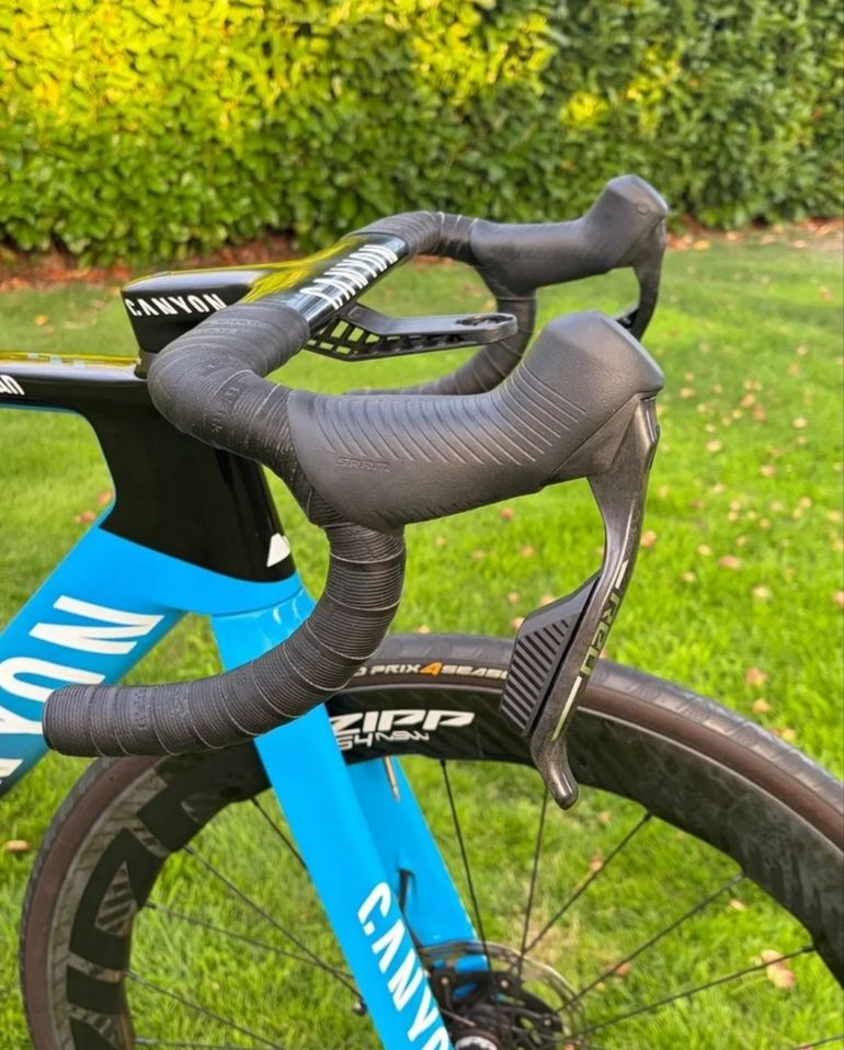 Canyon Aeroad CFR Disc eTap 2023 2023 Road & Gravel usato, Blu — immagine 6 di 6