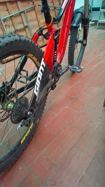 Used Giant Glory 2 2018 2018 Mountainbike, Red, 27.5 — image 4 of 7