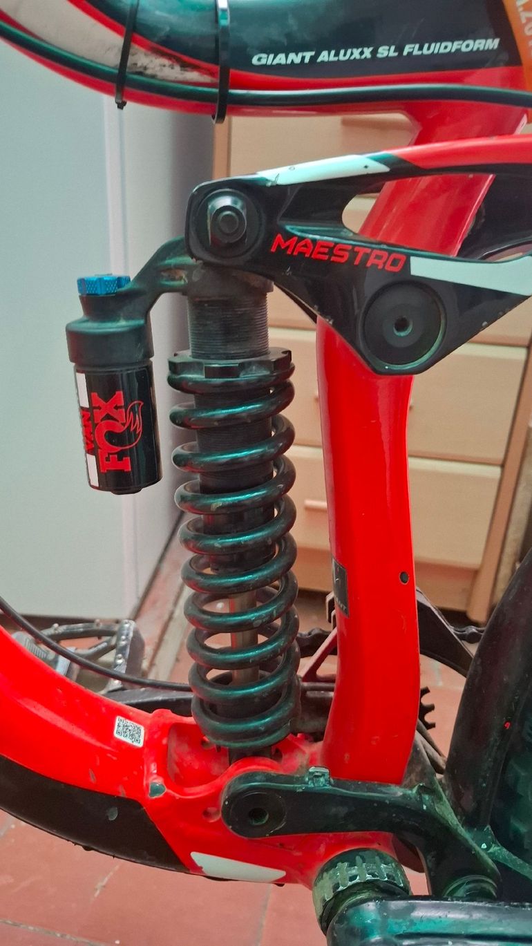 Used Giant Glory 2 2018 2018 Mountainbike, Red, 27.5 — image 5 of 7