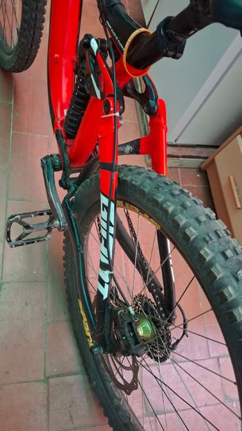 Used Giant Glory 2 2018 2018 Mountainbike, Red, 27.5 — image 3 of 7