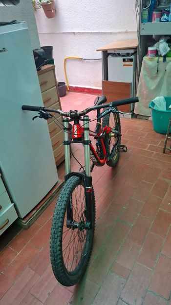 Used Giant Glory 2 2018 2018 Mountainbike, Red, 27.5 — image 7 of 7