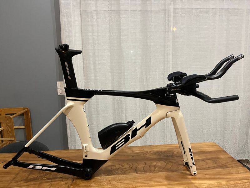 Tweedehands BH AERO TT 4.0 2023 Frameset 2023 Road & Gravel