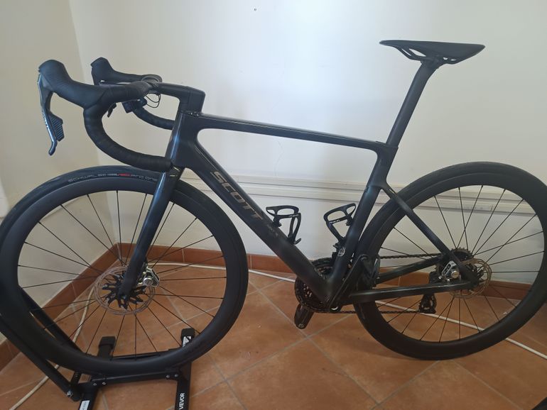 Używany Scott Addict RC Ultimate 2025 2025 Road & Gravel — zdjęcie 4 z 9