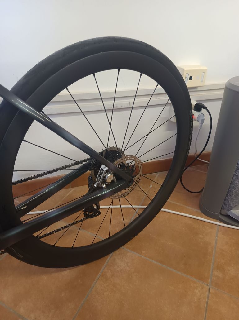 Używany Scott Addict RC Ultimate 2025 2025 Road & Gravel — zdjęcie 8 z 9