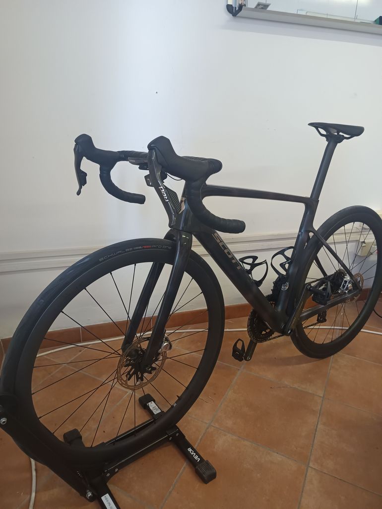 Używany Scott Addict RC Ultimate 2025 2025 Road & Gravel — zdjęcie 7 z 9