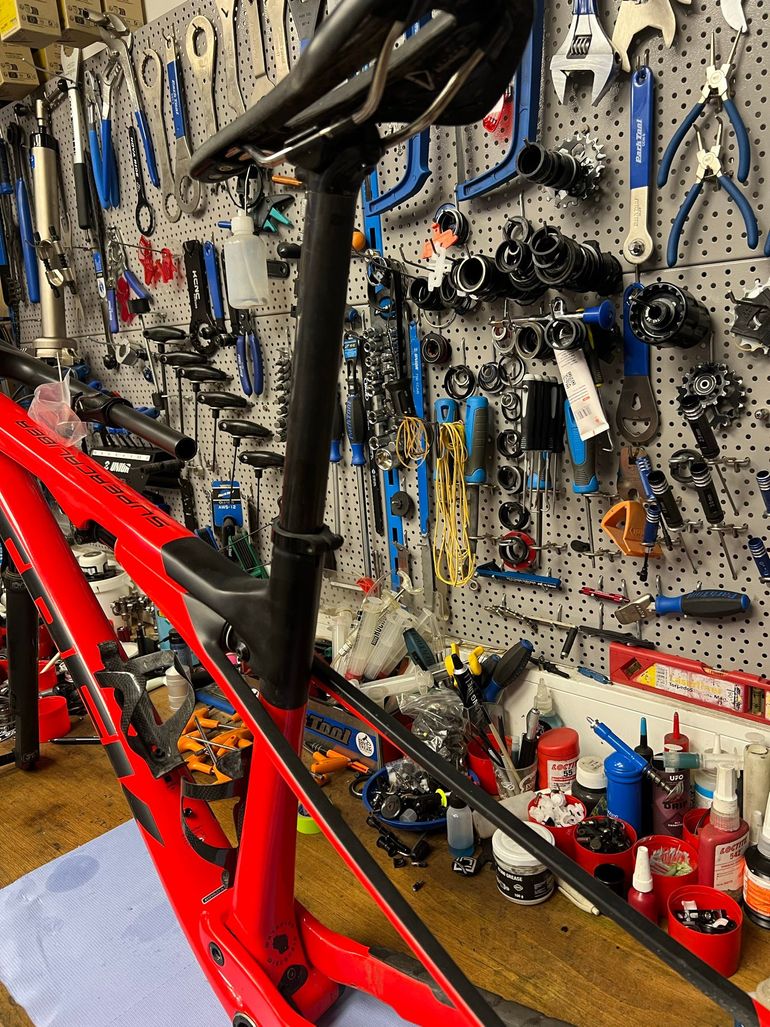 Brugt Trek Supercaliber 9.8 Gen 1 2023 Frameset 2023 Mountainbike — billede 8 af 12