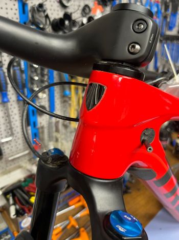 Brugt Trek Supercaliber 9.8 Gen 1 2023 Frameset 2023 Mountainbike — billede 9 af 12