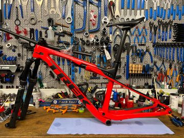 Tweedehands Trek Supercaliber 9.8 Gen 1 2023 Frameset 2023 Mountainbike — afbeelding 7 van 12