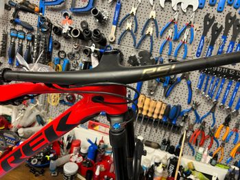 Brugt Trek Supercaliber 9.8 Gen 1 2023 Frameset 2023 Mountainbike — billede 6 af 12
