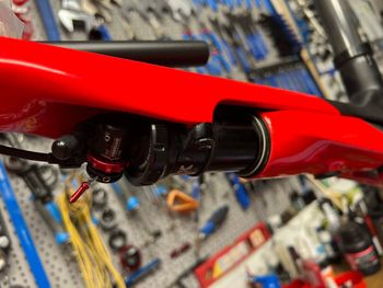 Brugt Trek Supercaliber 9.8 Gen 1 2023 Frameset 2023 Mountainbike — billede 11 af 12