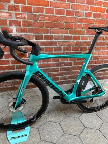 Używany Bianchi Oltre Shimano Ultegra Di2 2026 Road & Gravel — zdjęcie 13 z 17