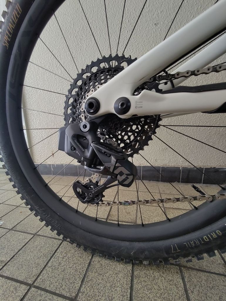 Used Specialized Stumpjumper SRAM X01 Eagle AXS 2023 Mountainbike, White — image 4 of 11