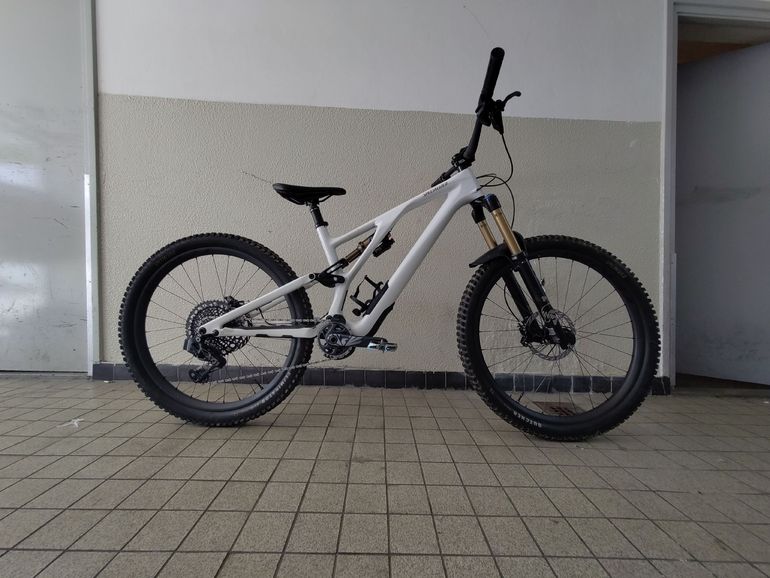 Used Specialized Stumpjumper SRAM X01 Eagle AXS 2023 Mountainbike, White — image 2 of 11