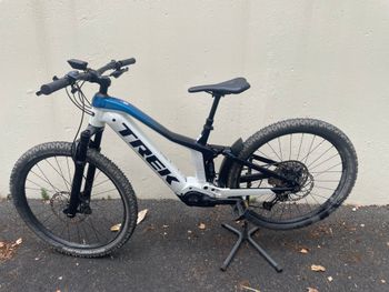 Trek Powerfly FS 7 2022 2022 Mountainbike usato, Bianco — immagine 8 di 8