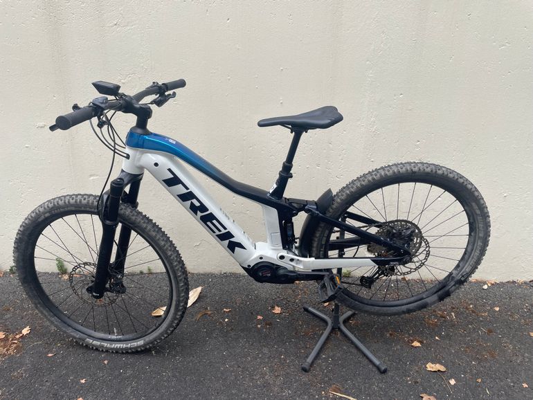 Trek Powerfly FS 7 2022 2022 Mountainbike usato, Bianco — immagine 8 di 8