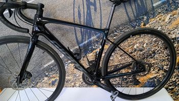 Giant Defy Advanced 1 2022 2022 Road & Gravel usato, Nero — immagine 5 di 11