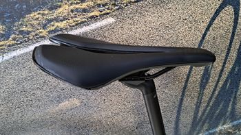 Giant Defy Advanced 1 2022 2022 Road & Gravel usato, Nero — immagine 8 di 11