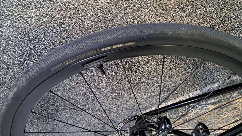 Giant Defy Advanced 1 2022 2022 Road & Gravel usato, Nero — immagine 9 di 11